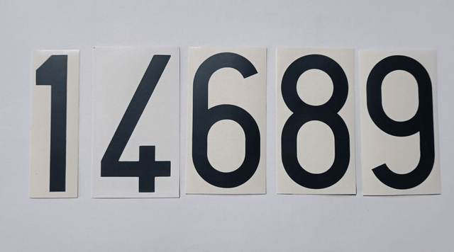 LETTERE & NUMERI ADESIVI 8CM
